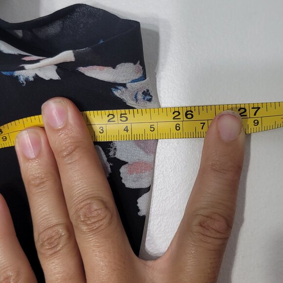 Reitmans Women's Black & White Floral Cap Sleeve V-Neck Wrap Midi Dress - Picture 11 of 12